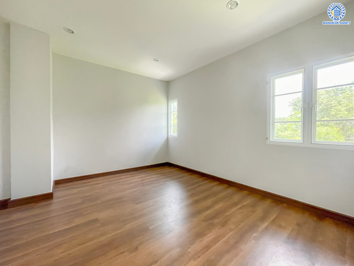 บ้านมือสองตกแต่งใหม่ ม.ภัทรา รามอินทรา5 หลังมุม! บนเนื้อที่กว้างขวางถึง 67.1 ตร.ว. ฟังกชัน 3 ห้องนอน 1 ห้องแม่บ้าน 3 ห้องนอน บ้านสวย พร้อมเข้าอยู่ ตรงข้ามสนามมวยลุมพินี บนทำเลศักยภาพ ใกล้รถไฟฟ้าสายสีชมพู "สถานีรามอินทรา 3"